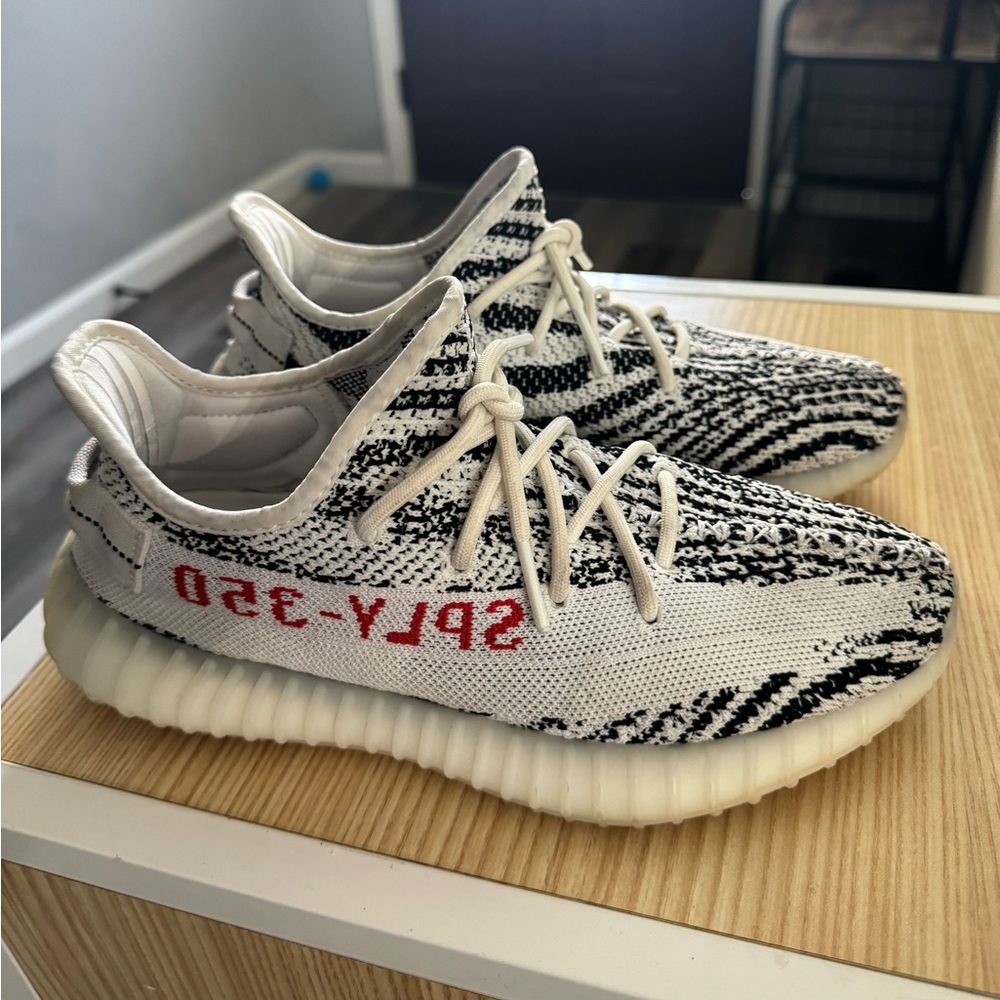 Yeezy Boost 350 V2 7.5 Zebra (FIT LIKE AN 8.5)